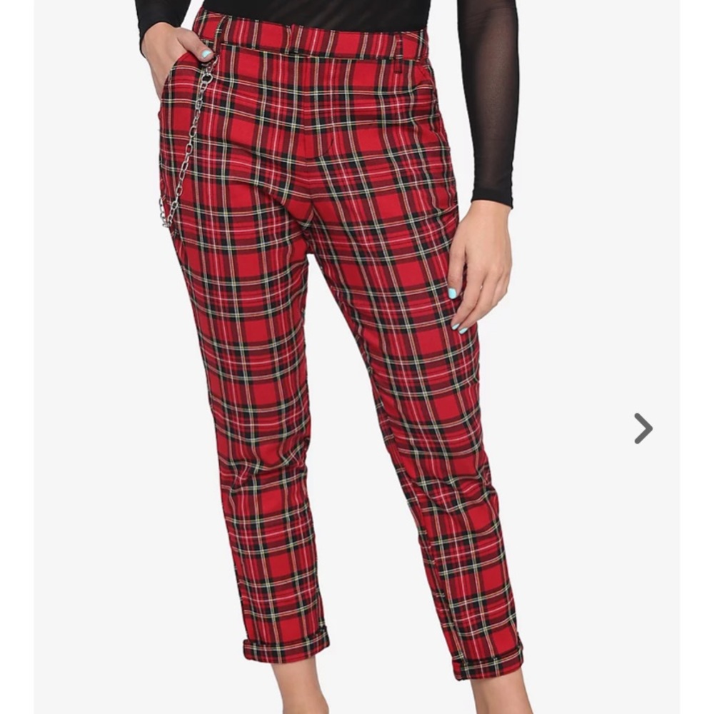 Brand new with tags, no chain.